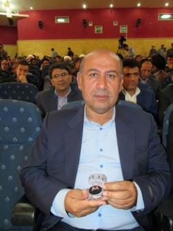 اهداء انگشتر عقیق رهبر انقلاب به معاون استاندار کهگیلویه و بویراحمد