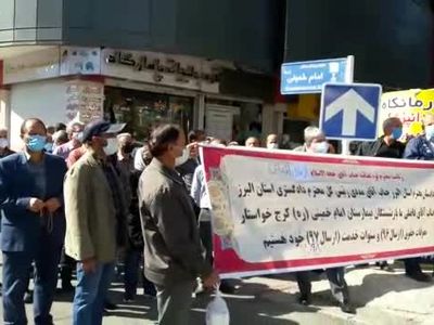 تجمع اعتراضی پرسنل بازنشسته بیمارستان امام خمینی کرج+فیلم